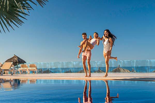 Get ahead of the fun and save more! Krystal Urban® Aeropuerto Ciudad de México Get ahead of the fun and save more! Krystal Urban® Aeropuerto Ciudad de México
