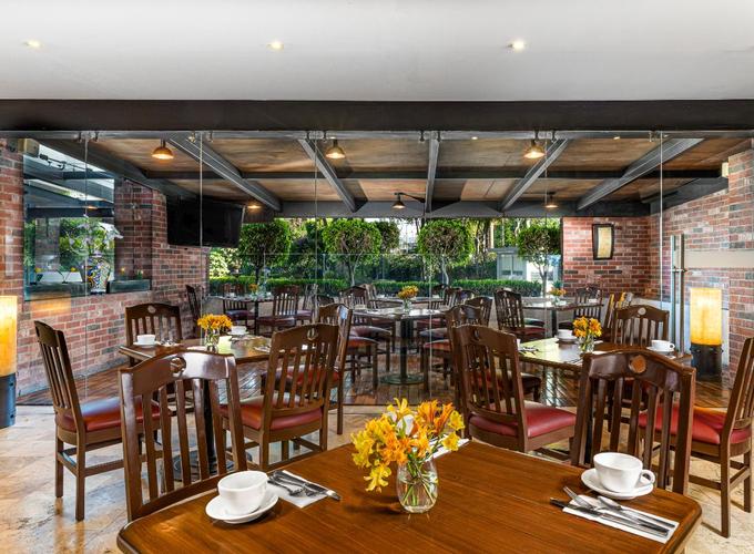 Restaurant Cantine R1 Krystal Urban® Aeropuerto Ciudad de México Restaurant Cantine R1 Krystal Urban® Aeropuerto Ciudad de México